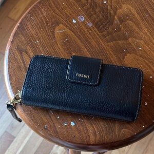 Fossil Madison Wrist Zippy Black Large Wallet NEW with tags